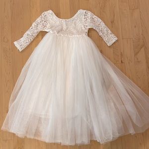 Beautiful flower girl dress. Bought from Etsy. Size 4. White.